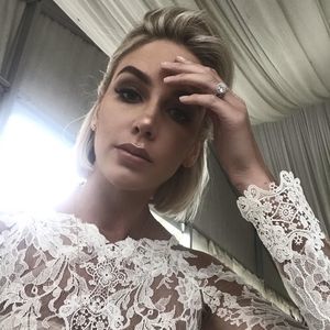 Meet your Posher, Em